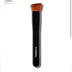 CHANEL 2-in-1 foundation brush N101S Black brush